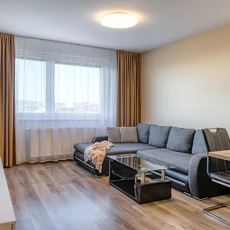 Top City View From 23rd Floor - Parking Included * Μπρατισλάβα