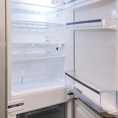 Top City View From 23rd Floor - Parking Included Διαμέρισμα Μπρατισλάβα