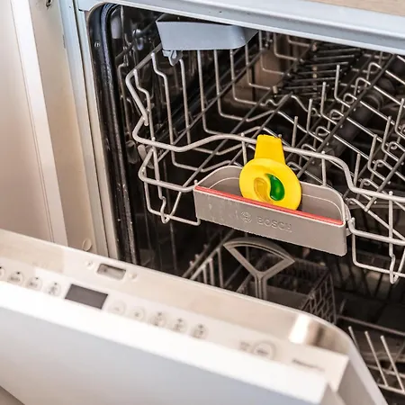 Διαμέρισμα Top City View From 23rd Floor - Parking Included Μπρατισλάβα