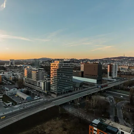 Top City View From 23rd Floor - Parking Included *