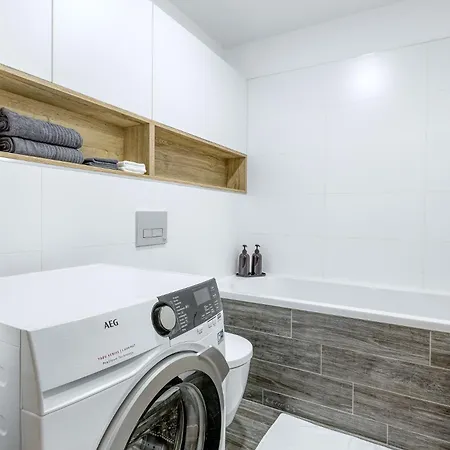 Top City View From 23rd Floor - Parking Included Apartmán Bratislava