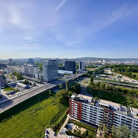 Top City View From 23rd Floor - Parking Included Apartman Pozsony