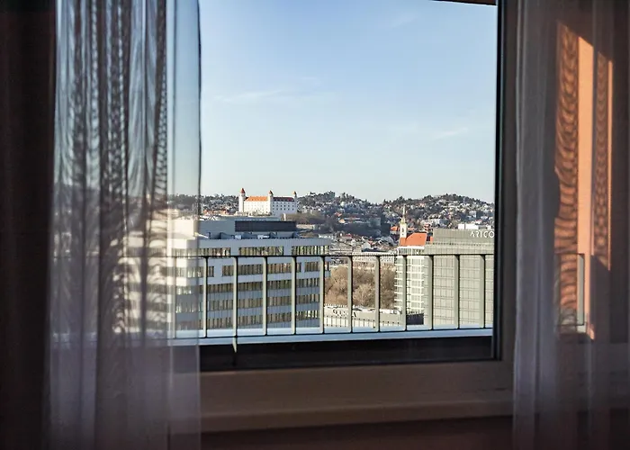 Top City View From 23rd Floor - Parking Included * Bratysława