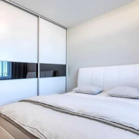 Top City View From 23rd Floor - Parking Included * Братислава