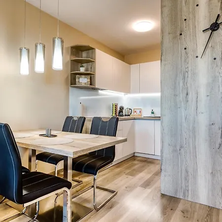 Top City View From 23rd Floor - Parking Included Братислава